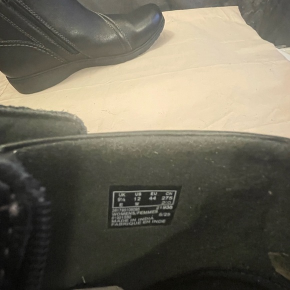 Clarks Black Ankle Booties NWT Size 12W - Picture 5 of 6